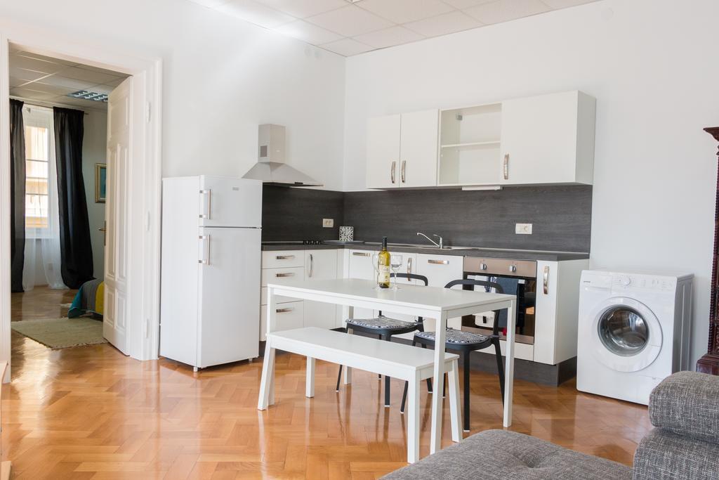 Sunny Apartment Anamaria Opatija Bagian luar foto