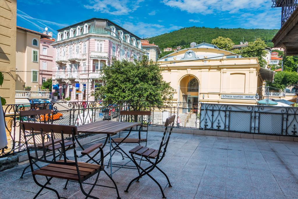 Sunny Apartment Anamaria Opatija Bagian luar foto